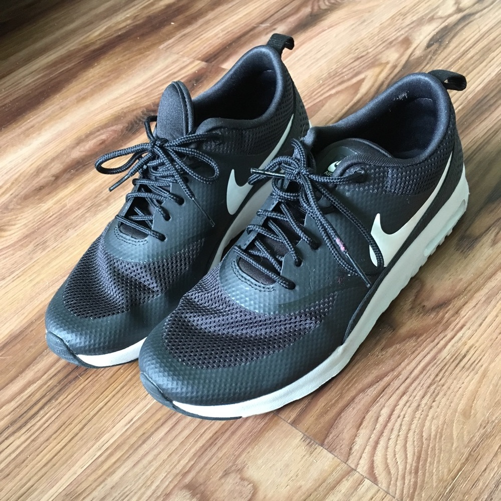 Nike Air Max Thea. Size 8